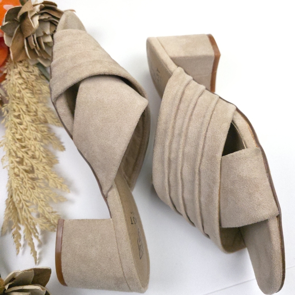Beast Fashion Women's Tan Suede Mules Sz 8.5 - Picture 5 of 7